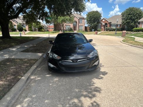 Used 2015 Hyundai Genesis 3.8 image 9