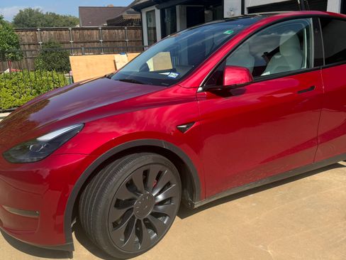 Used 2025 Tesla Model Y Performance image 1
