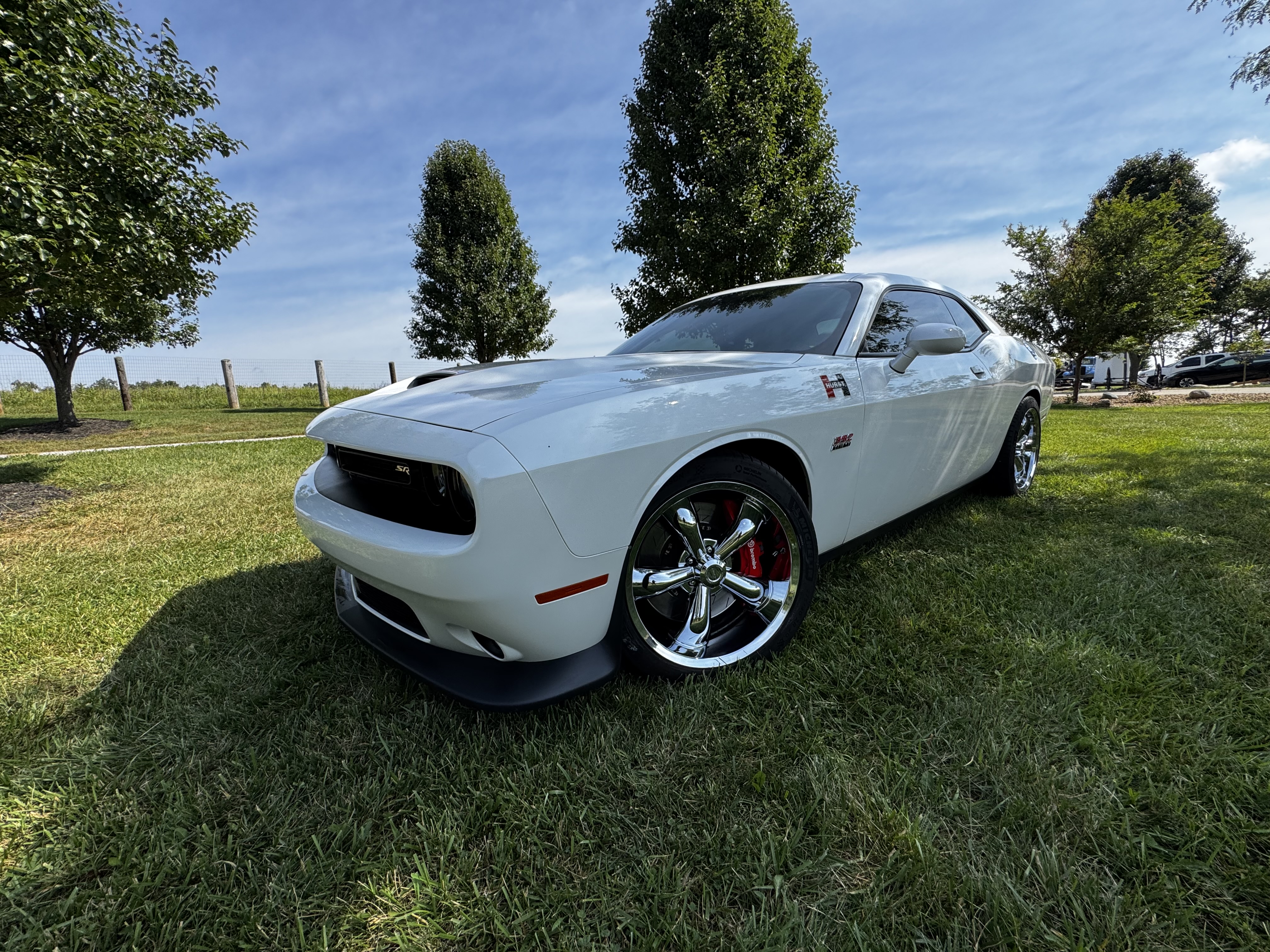 Used 2015 Dodge Challenger SRT RWD image 1