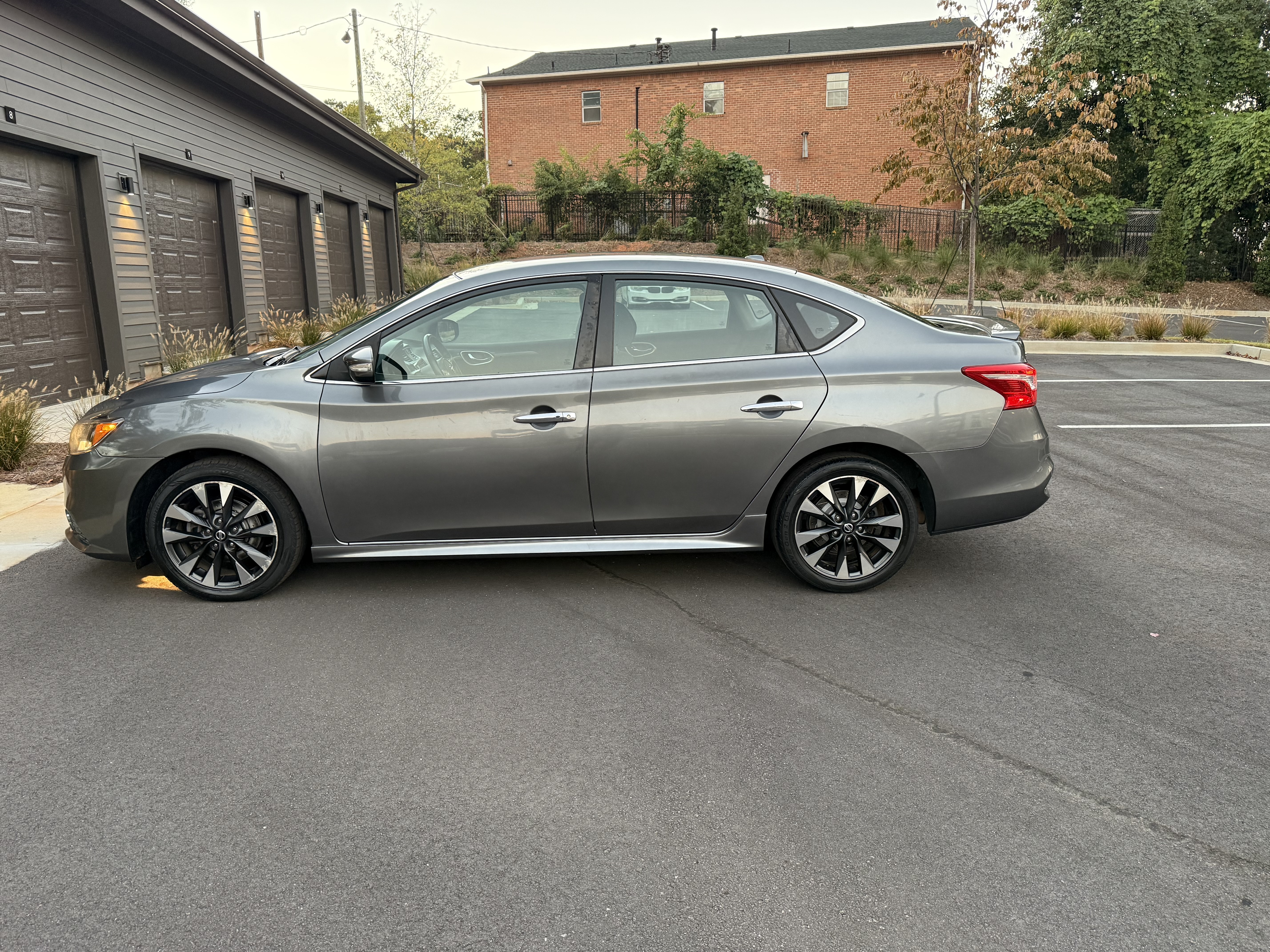 Used 2019 Nissan Sentra SR FWD image 6