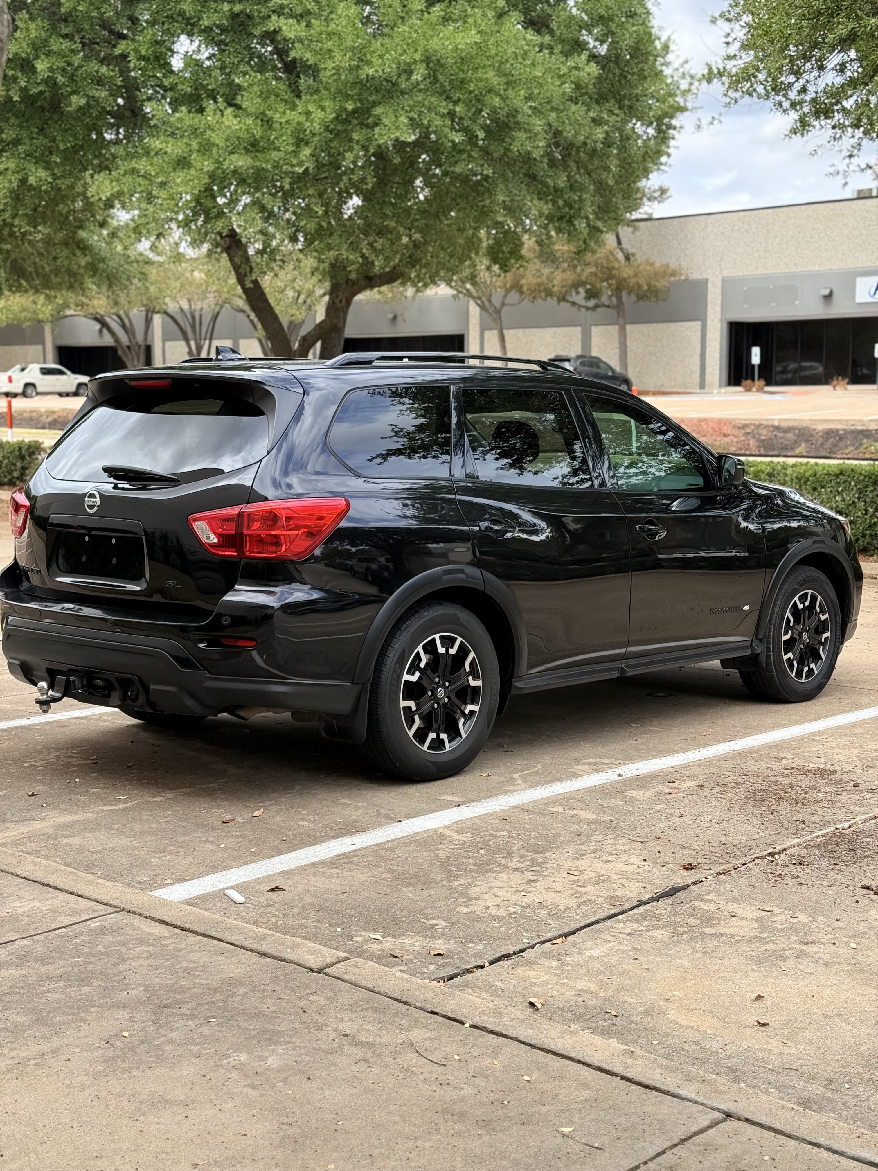 Used 2020 Nissan Pathfinder SL FWD image 6