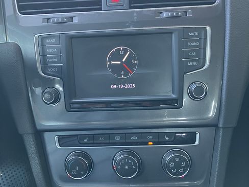 Used 2017 Volkswagen Golf Alltrack SE image 9