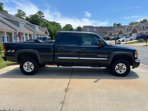 Used 2007 GMC Sierra 2500 SLT w/ Onstar Plus Package AWD/4WD image 5