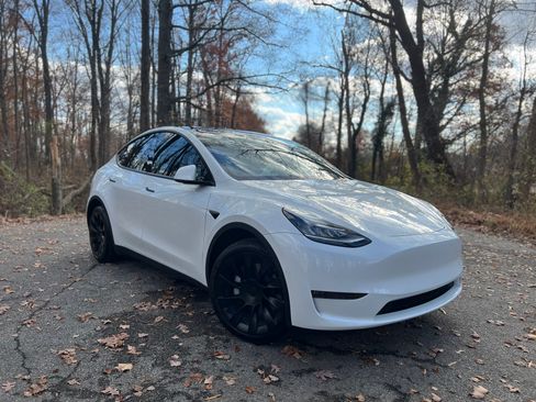 Used 2022 Tesla Model Y Long Range image 4