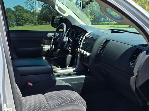 Used 2012 Toyota Tundra SR5 w/ SR5 Pkg image 8