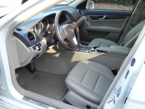 Used 2012 Mercedes-Benz C 350 Sport image 9