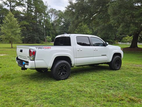 Used 2020 Toyota Tacoma TRD Sport w/ Technology Package AWD/4WD image 13