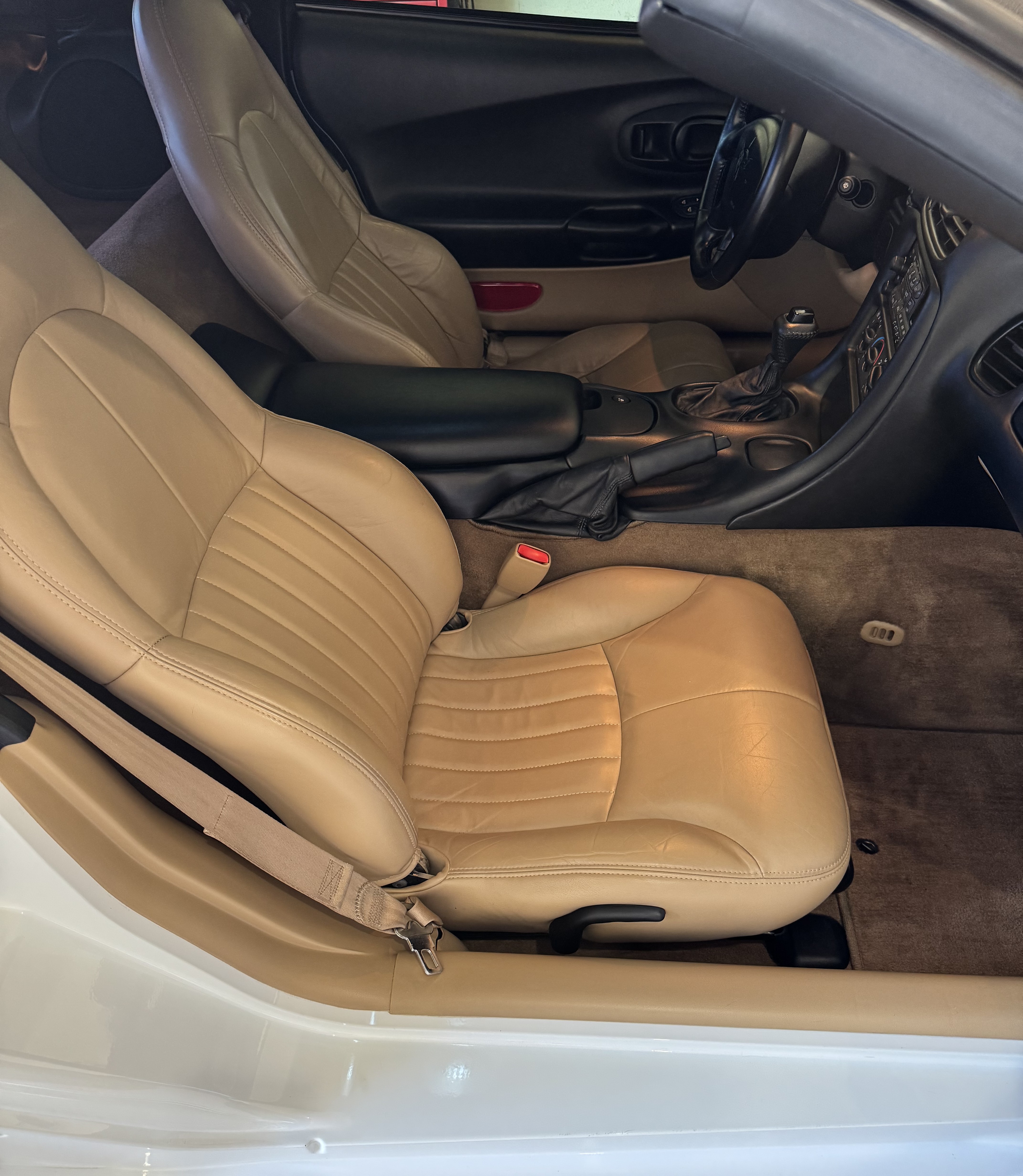 Used 1998 Chevrolet Corvette Coupe RWD image 13
