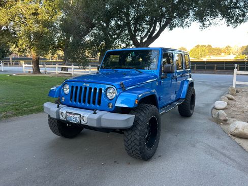 Used 2014 Jeep Wrangler Unlimited Sahara w/ Connectivity Group image 10