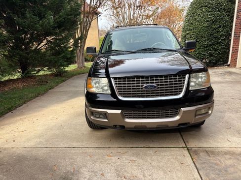 Used 2003 Ford Expedition Eddie Bauer image 2