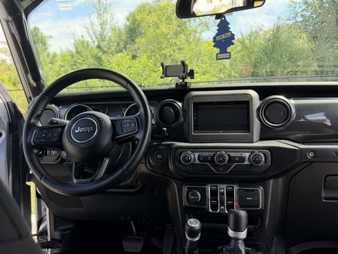 Used 2020 Jeep Wrangler Unlimited Sport image 9