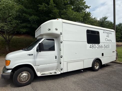 Used 2005 Ford E-450 and Econoline 450 image 10