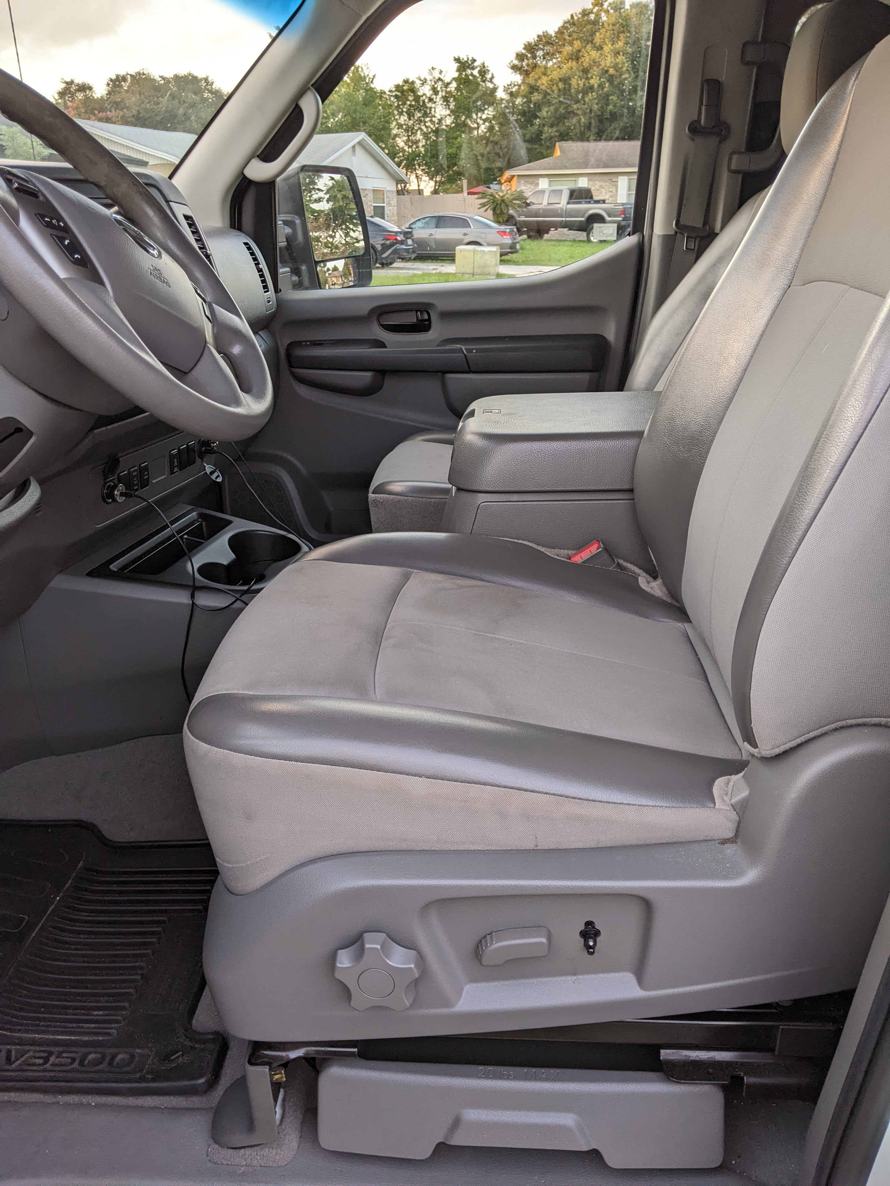 Used 2013 Nissan NV 3500 SV w/ Technology Pkg RWD image 5