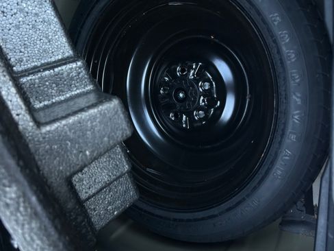 Used 2014 Toyota Camry L image 6