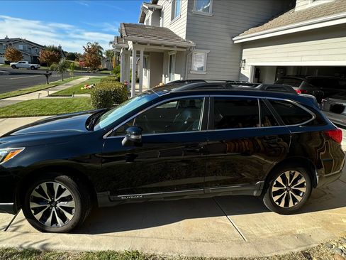 Used 2016 Subaru Outback 2.5i Limited image 2