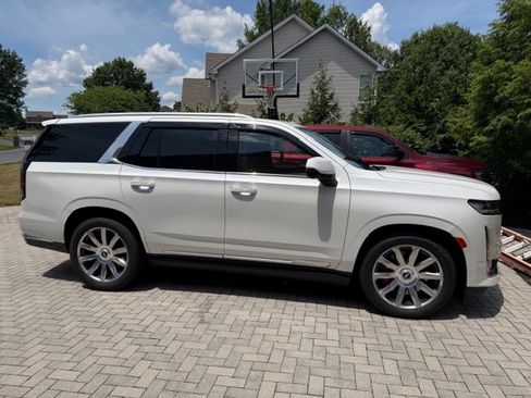 Used 2024 Cadillac Escalade Premium Luxury Platinum AWD/4WD image 2
