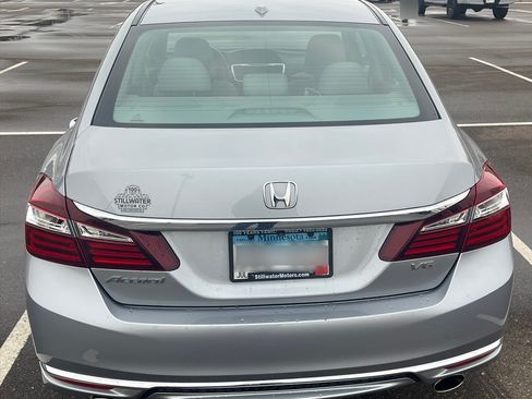 Used 2017 Honda Accord EX-L image 6