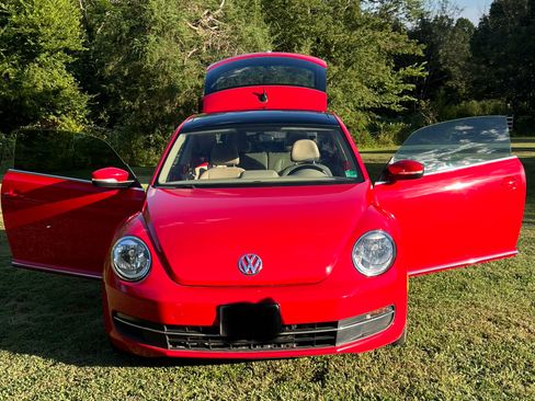 Used 2015 Volkswagen Beetle TDI image 1