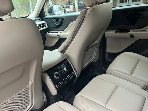 Used 2021 Lincoln Aviator AWD w/ Elements Package image 9