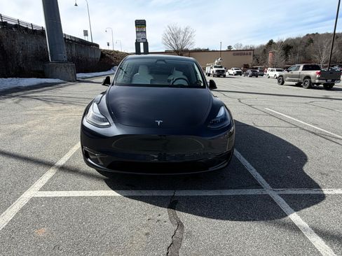 Used 2025 Tesla Model Y Long Range AWD/4WD image 4