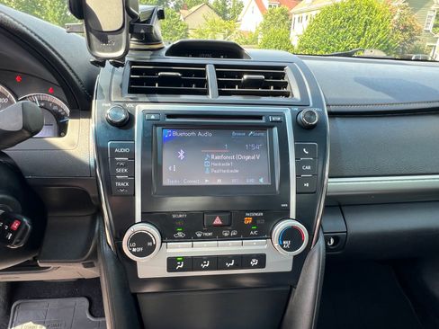 Used 2014 Toyota Camry SE FWD image 13