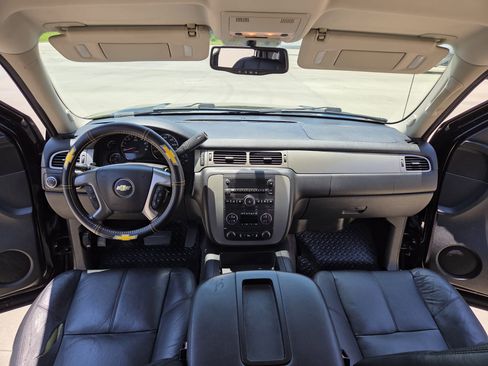 Used 2013 Chevrolet Avalanche LT w/ Suspension Package, Off-Road AWD/4WD image 17