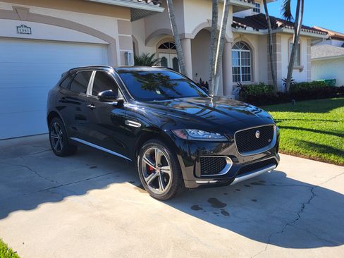 Used 2018 Jaguar F-PACE S image 2