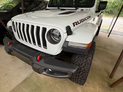 Used 2018 Jeep Wrangler Unlimited Rubicon w/ LED Lighting Group AWD/4WD image 6