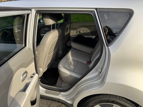 Used 2017 Kia Soul EV + w/ Sun & Fun Package image 5