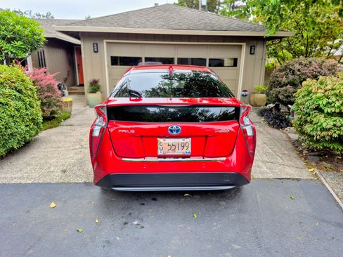 Used 2017 Toyota Prius Four w/ Advanced Technology Package FWD image 4