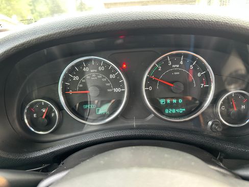 Used 2015 Jeep Wrangler Sport w/ Connectivity Group AWD/4WD image 21