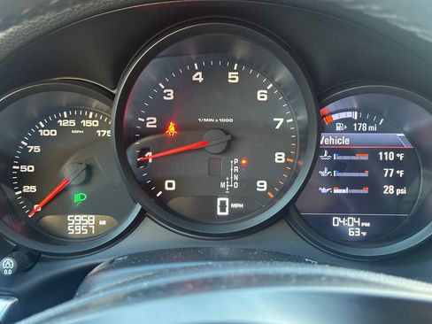 Used 2016 Porsche Cayman image 12