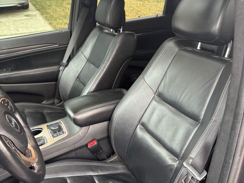 Used 2017 Jeep Grand Cherokee Limited AWD/4WD image 12