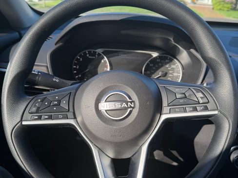 Used 2023 Nissan Altima 2.5 SV FWD image 9