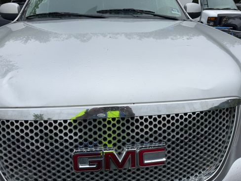 Used 2013 GMC Yukon XL SLT AWD/4WD image 2