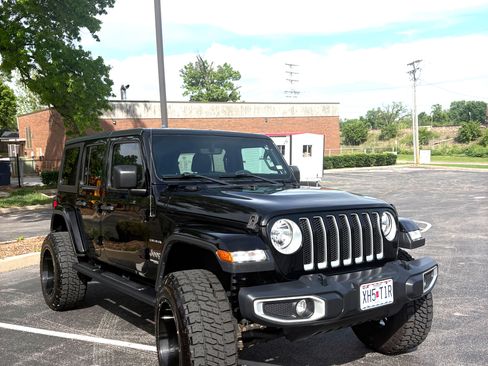 Used 2019 Jeep Wrangler Unlimited Sahara AWD/4WD image 1