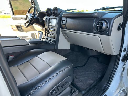 Used 2005 HUMMER H2 w/ Preferred Equipment Group AWD/4WD image 11