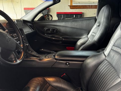 Used 2002 Chevrolet Corvette Coupe w/ Preferred Equipment Group2 image 6