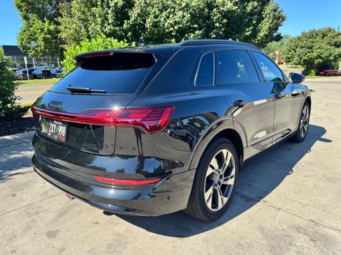 Used 2022 Audi e-tron Premium AWD/4WD image 12