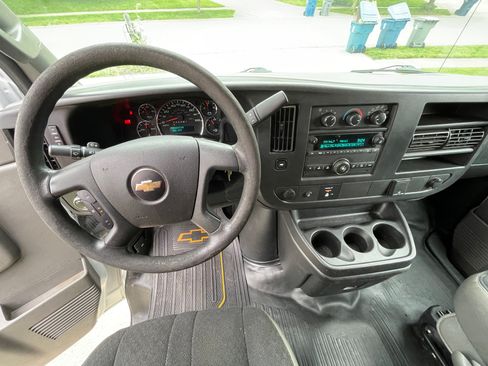 Used 2018 Chevrolet Express 2500 w/ Driver Convenience Package image 11