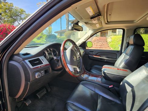 Used 2009 Cadillac Escalade AWD image 8
