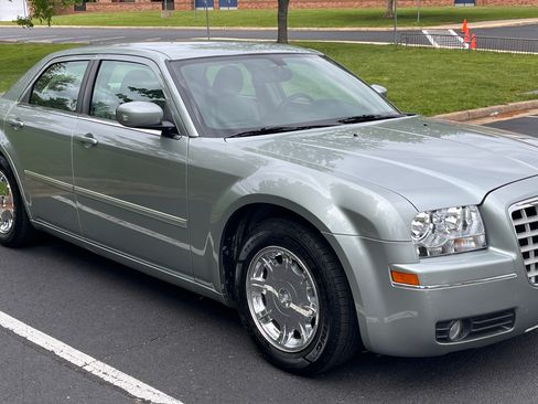 Used 2006 Chrysler 300 Touring RWD image 4