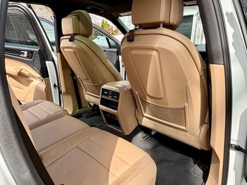 Used 2020 Porsche Cayenne image 11