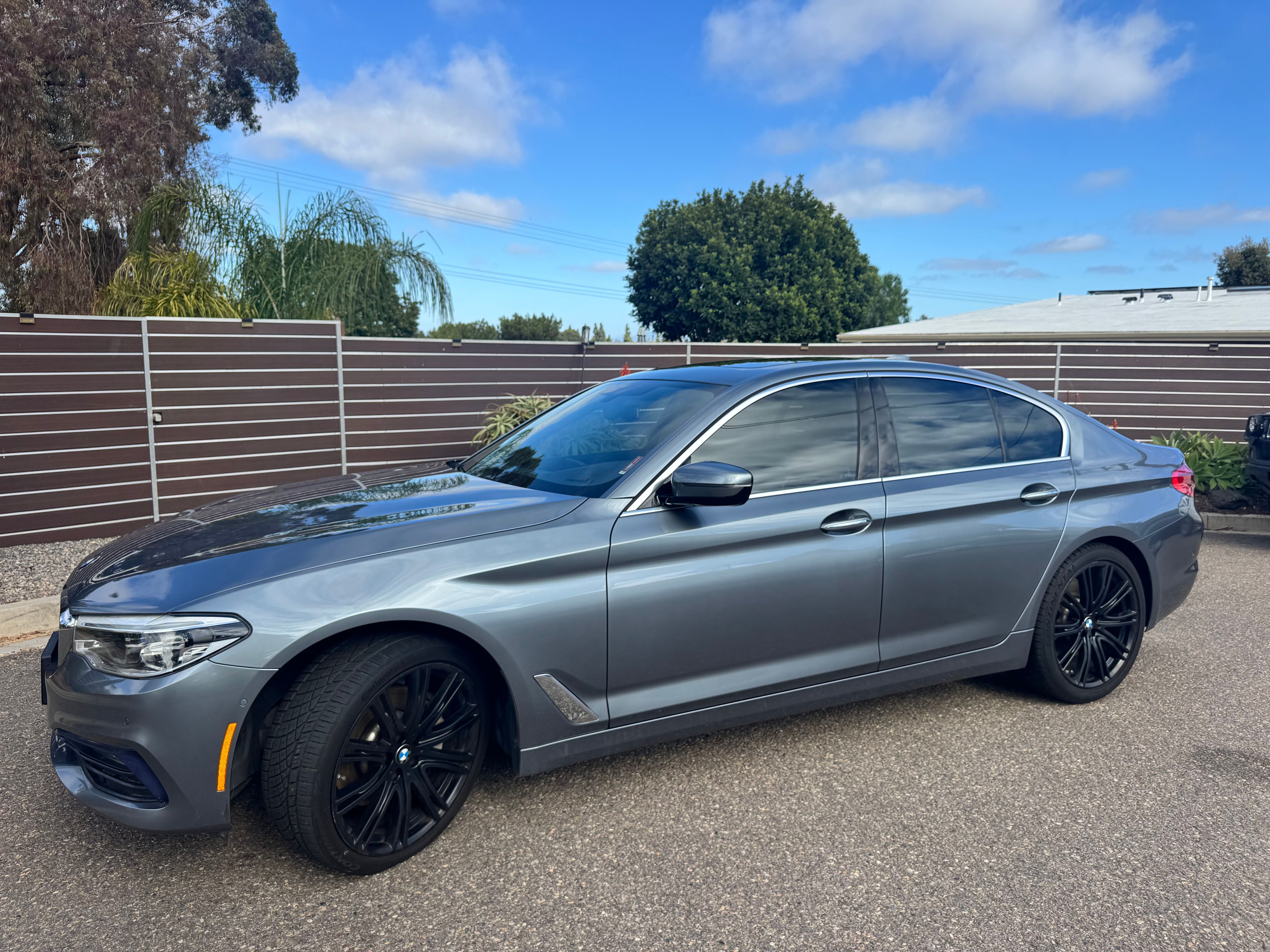 Used 2017 BMW 540i RWD image 1