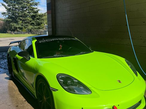 Used 2018 Porsche 718 Cayman RWD image 2