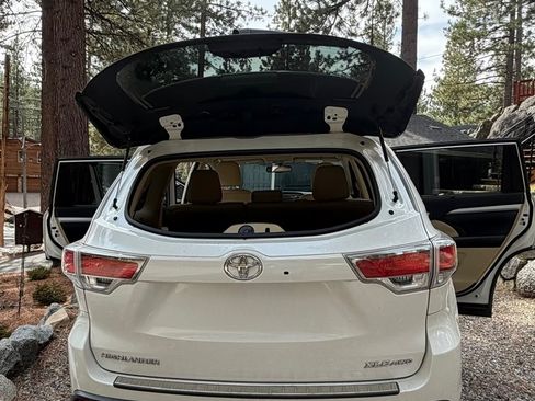 Used 2016 Toyota Highlander XLE image 6