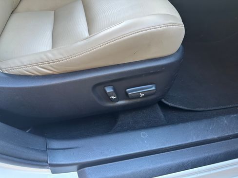 Used 2013 Lexus CT 200h image 23