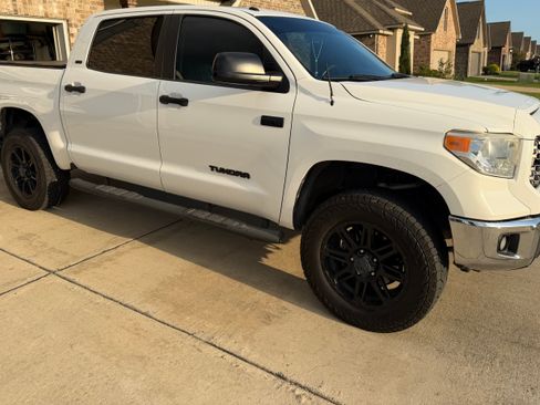 Used 2017 Toyota Tundra SR5 w/ SR5 Upgrade Package image 2