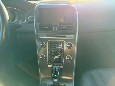 Used 2016 Volvo XC60 T6 Platinum w/ Climate Package AWD/4WD image 19