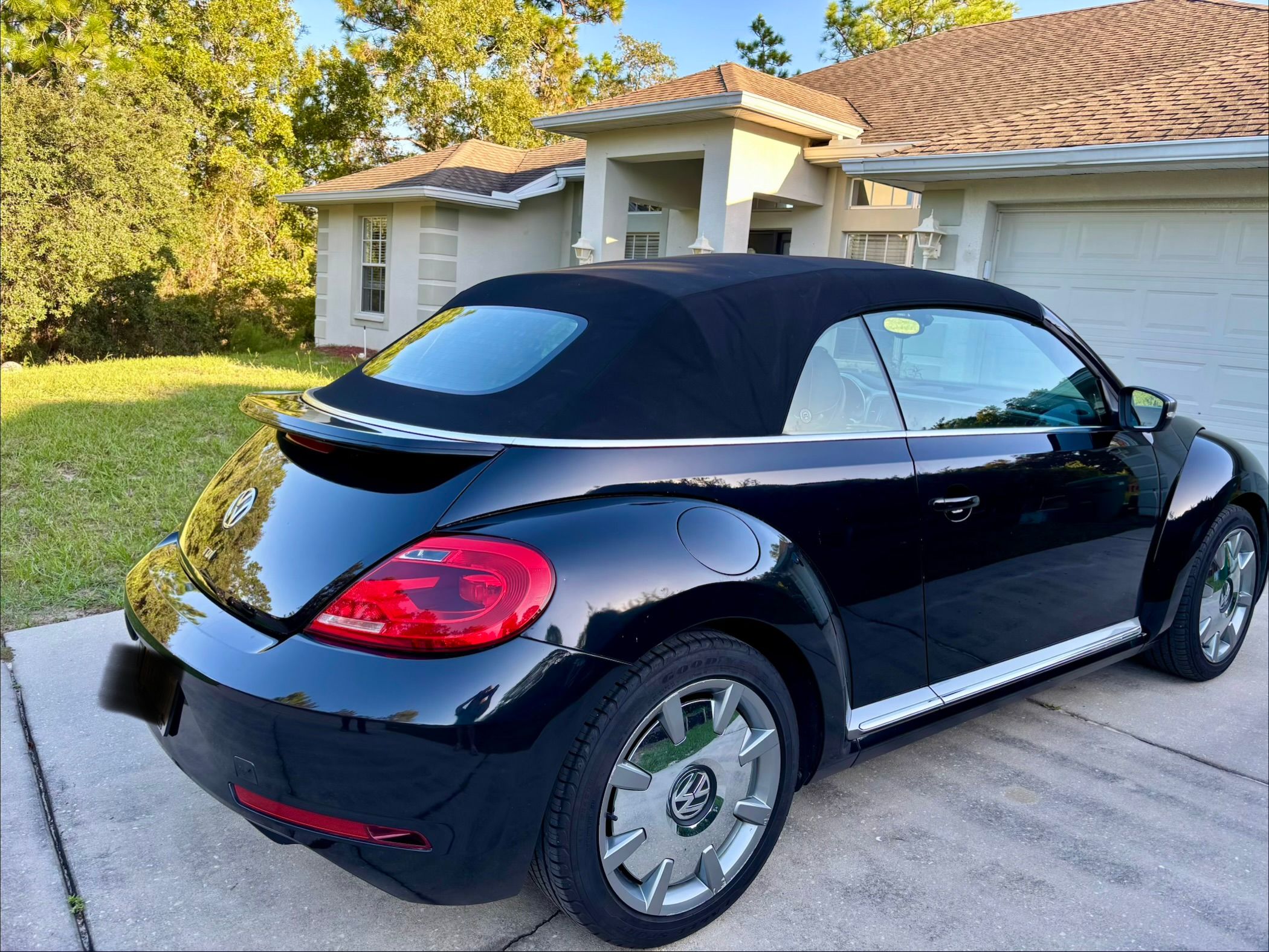 Used 2014 Volkswagen Beetle TDI FWD image 4